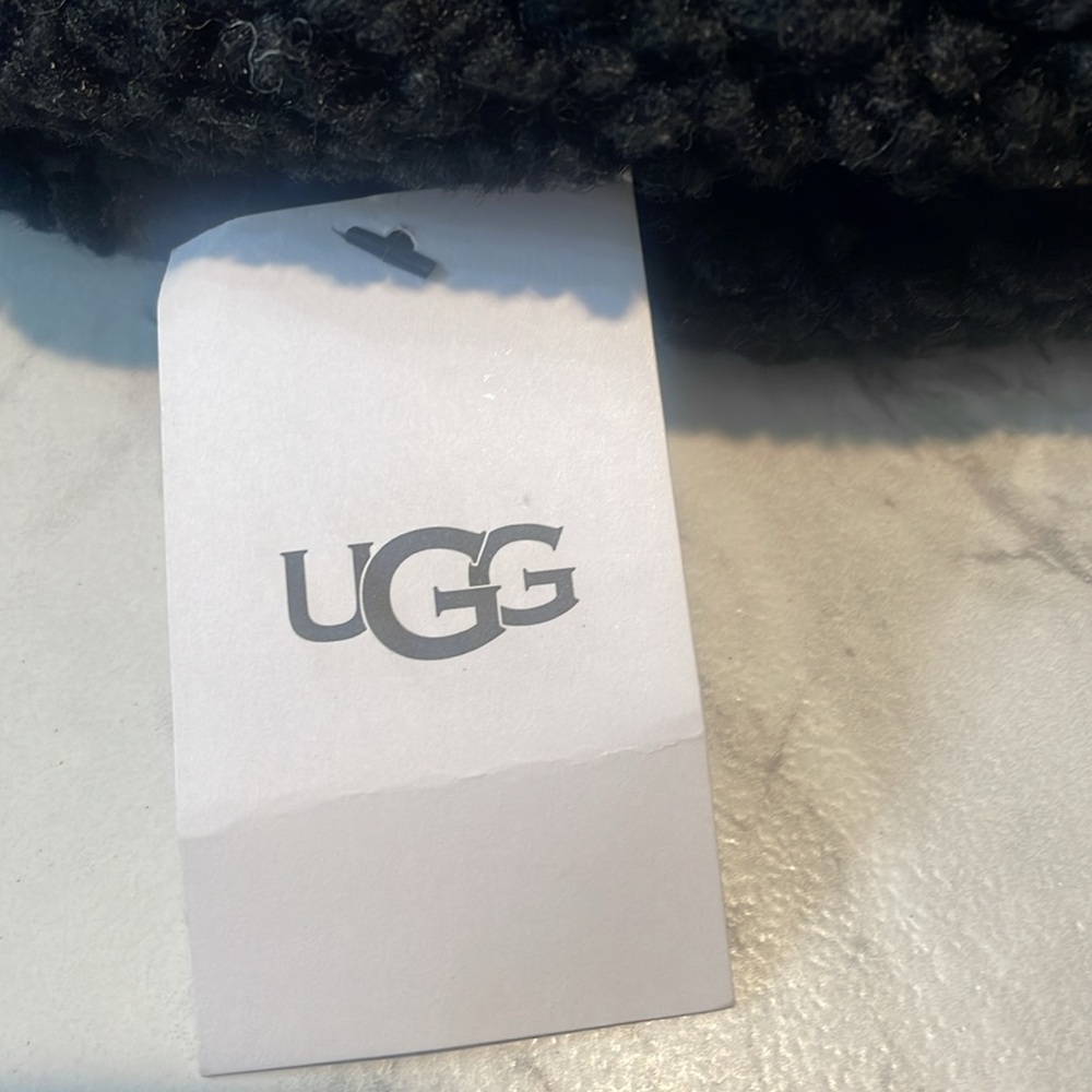 UGG Sherpa Cuff Beanie - Picture 6 of 9